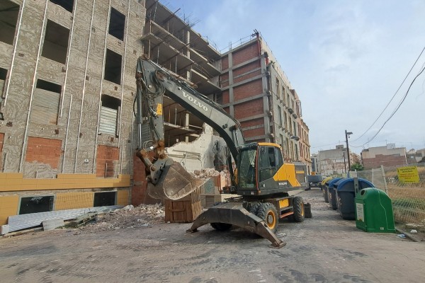 Desaparece tras siete décadas el transformador de la calle Morería de Cartagena para avanzar en la modernización del alumbrado público