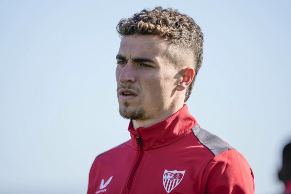 El Elche CF ata a Adrià Pedrosa, pero no descarta el fichaje de otro lateral izquierdo