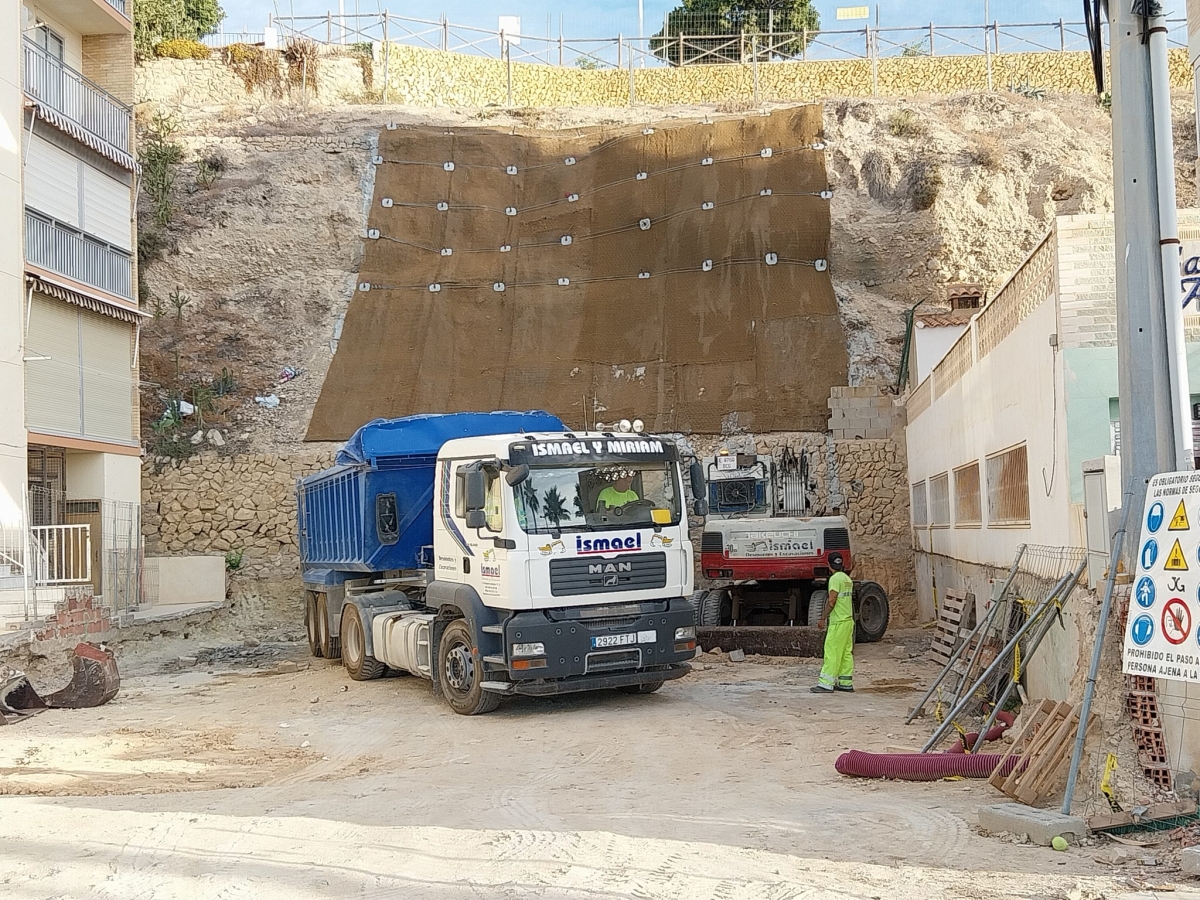 La Vila Joiosa retoma las obras del ascensor que conecta la playa Centro con la zona Barberes Sur
