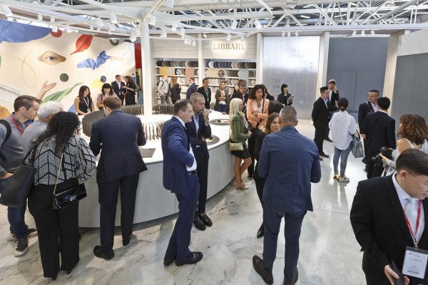 Cersaie roza la mitad de los visitantes extranjeros con un ligero descenso global sobre 2023