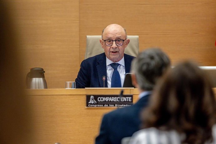 Archivo - El exministro de Hacienda Cristóbal Montoro durante la comisión de investigación sobre la denominada ‘Operación Cataluña’, en el Congreso de los Diputados, el pasado abril.