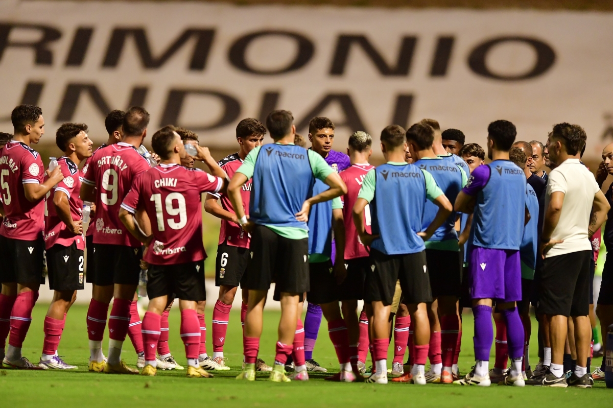 Los futbolistas del Cartagena en Antequera. - Foto: FCC