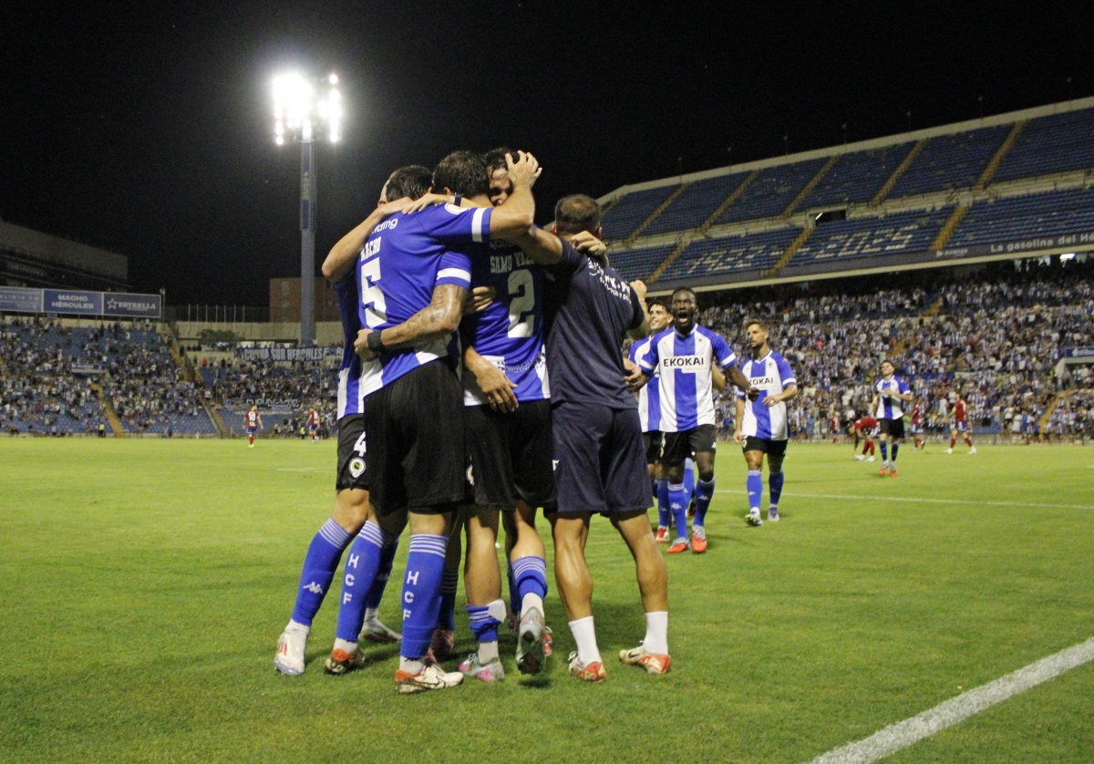 Los jugadores del Hércules CF celebran el gol ante la SD Tarazona - Foto: PLAZA