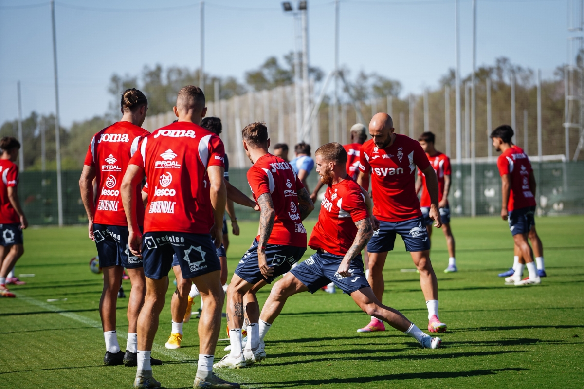 La plantilla del Real Murcia ya cerrada para la Liga. - Foto: RM