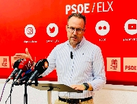El PSOE de Elche advierte de infravivienda en bajos comerciales y posible conflicto de intereses del edil de Hacienda