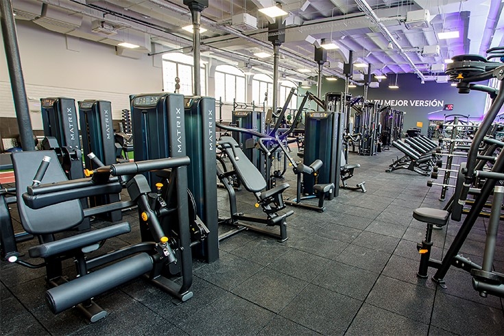 Imagen del interior de un gimnasio de Vivagym