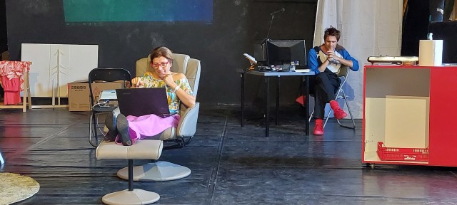 Un juego entre el cine y el teatro para alertar contra los perversos narcisistas

