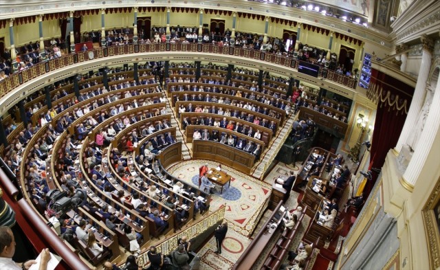 PP, Vox, Podemos, Ibáñez (Iniciativa) y Pueyo (Cha) tumban la ley para traspasar la competencia de inmigración a Cataluña