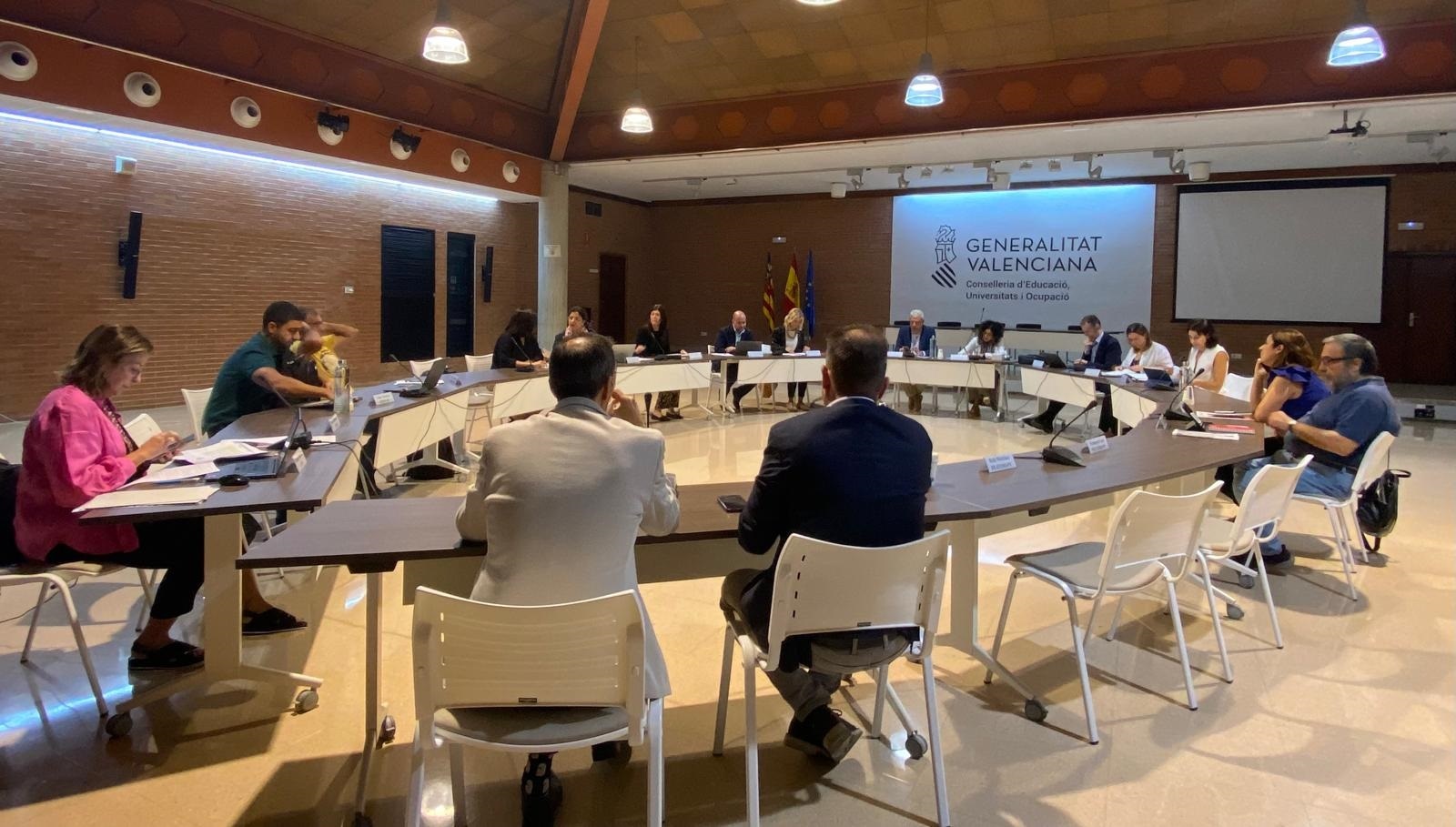 Educación comienza a negociar con los sindicatos una nueva orden de plantillas que 