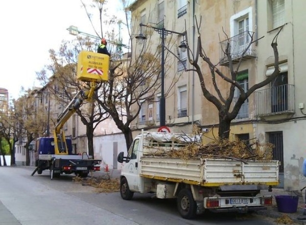 Alcoy da un paso más en la gestión de biorresiduos: adquiere 12 biotrituradoras eléctricas para los restos de poda