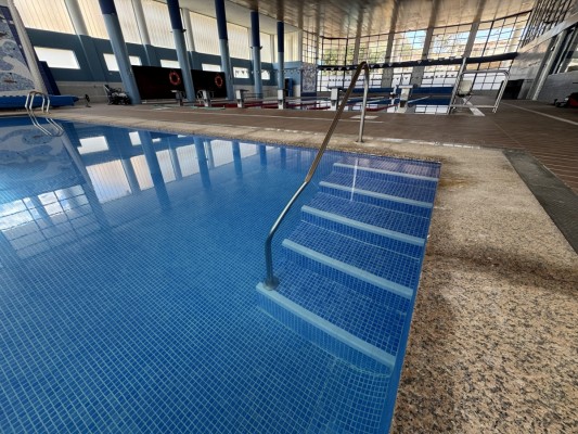 La piscina municipal de Calp reabre tras las obras de reparación y mejora realizadas en agosto 