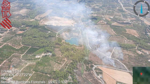 Estabilizado el incendio forestal en Barxeta y reabre al tráfico la carretera CV-573