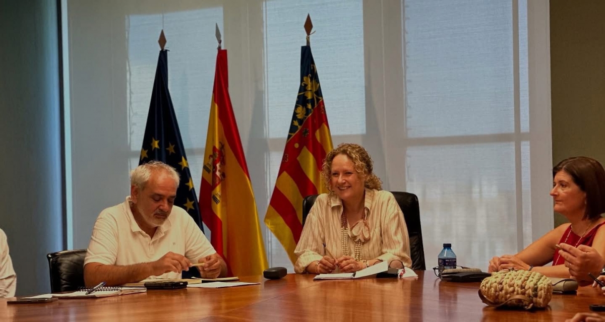 Amparo Folgado en la reunión con el equipo de gobierno - Foto: AYUNTAMIENTO DE TORRENT Amparo Folgado en la reunión con el equipo de gobierno