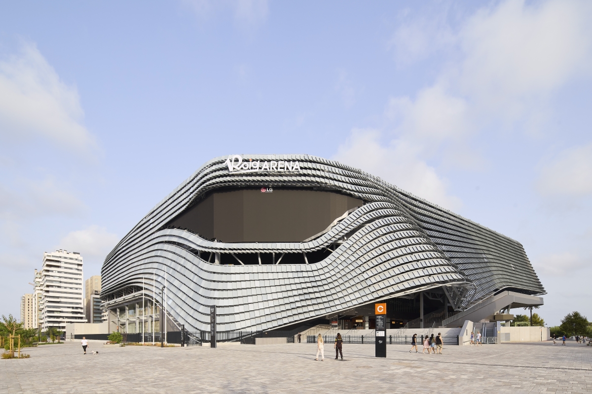 El Roig Arena luce su piel cerámica