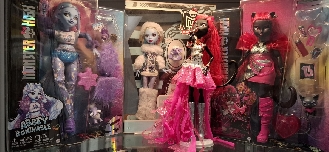 Más de cien muñecas Monster High celebran una fiesta en el FYD Museum de Murcia: cuando ser un monstruo se lleva con orgullo