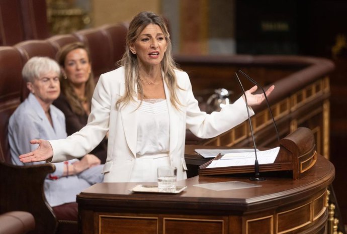 Archivo - La vicepresidenta segunda y ministra de Trabajo, Yolanda Díaz, interviene durante un pleno extraordinario, en el Congreso de los Diputados, a 9 de julio de 2025, en Madrid (España). - 