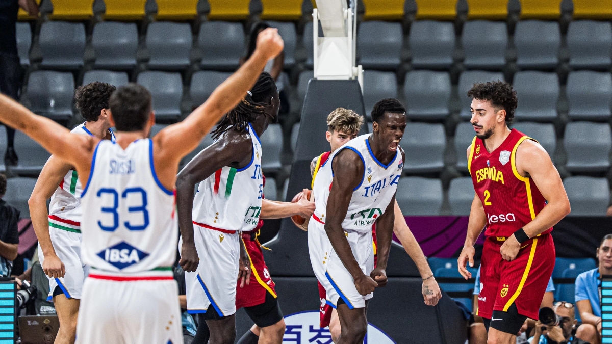 Un final caótico condena a ‘La Familia’ frente a Italia y deja a España contra las cuerdas