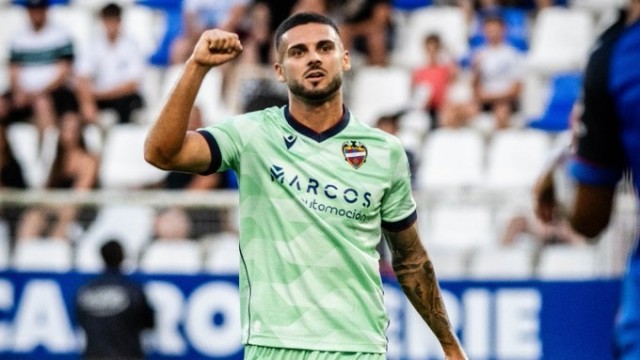 El Levante rescinde el contrato del centrocampista Sergio Lozano 