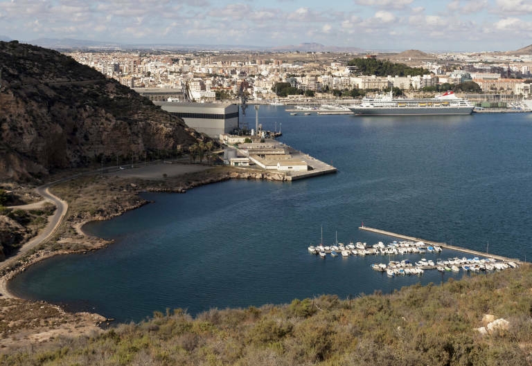 Arranca el desmantelamiento del Muelle del Carbón en Cartagena para su reinvención urbana