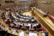 El Consell paraliza el proceso para cambiar la ley de vivienda debido a una sentencia