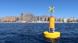 Benidorm incorpora dos boyas inteligentes para mejorar la medición de la calidad del agua de sus playas
