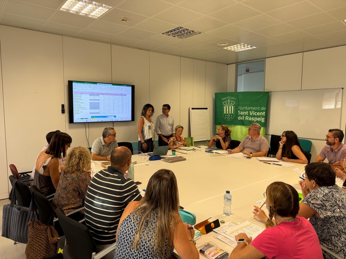 San Vicente acomete más de 200 actuaciones de mejora para la puesta a punto de los colegios