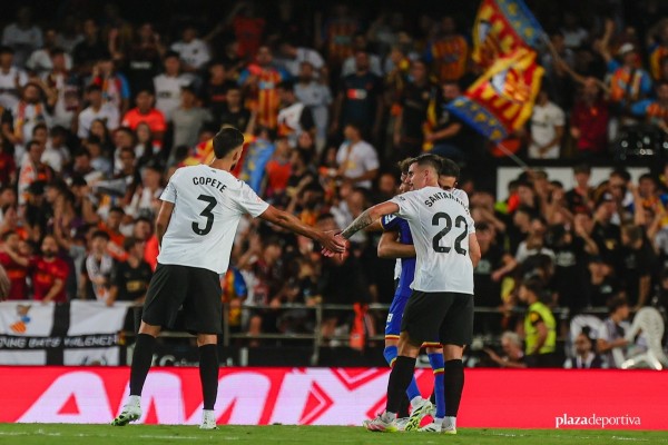 El Valencia cambia de rumbo: la plantilla se llena de veteranía