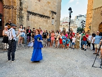 Más de 60 personas participan en la primera visita teatralizada sobre el eclipse de 1905 en Castelló