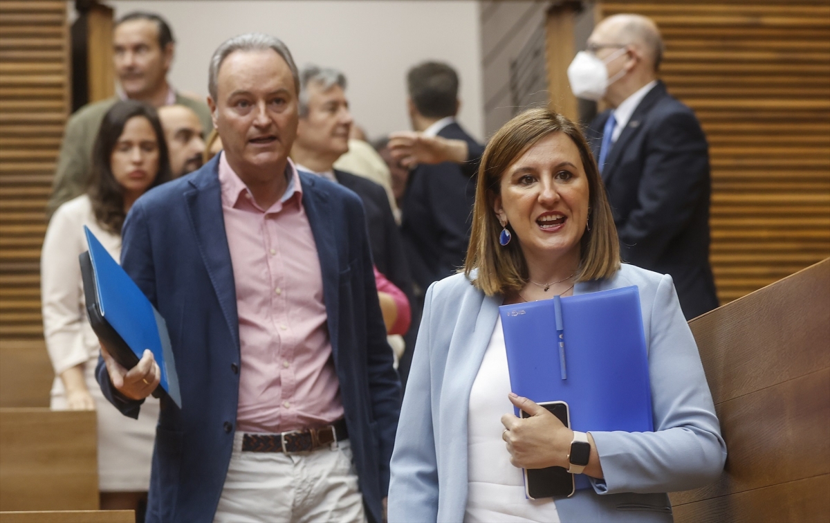 Alberto Fabra y María José Català en un pleno de Les Corts