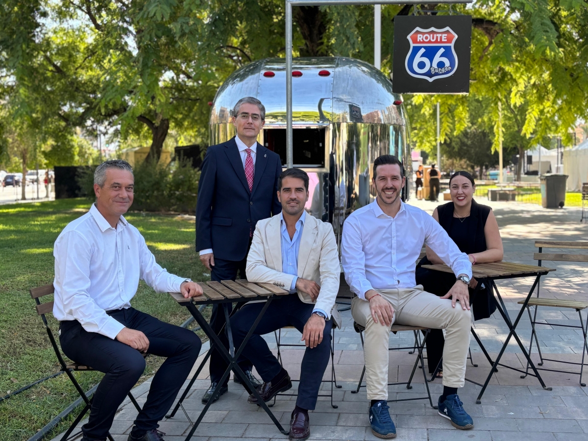 'Cómete Murcia' vuelve al Paseo Teniente Flomesta con 14 'foodtrucks', dos barras de bebida y actuaciones musicales