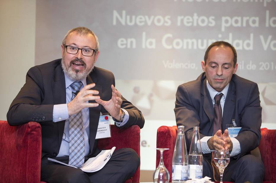Javier Quiles (izquierda), director de Relaciones Externas de Consum. Foto: MARGA FERRER - 