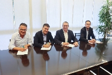 Benidorm y la Vila Joiosa firman el convenio para la recogida de textil y aceite usado con el Consorci Mare 