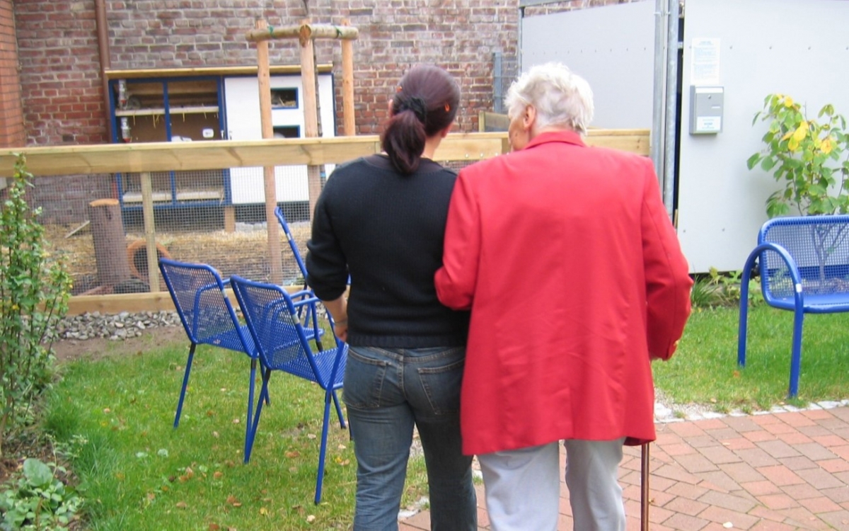 El idioma secreto del cerebro adulto: ¿anticipamos el lenguaje en la vejez?