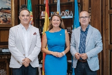 Carrasco recibe al director de la Banda Municipal de Castelló, galardonado con la Medalla de Oro de la Ciudad