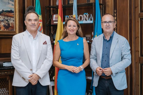 Carrasco recibe al director de la Banda Municipal de Castelló, galardonado con la Medalla de Oro de la Ciudad