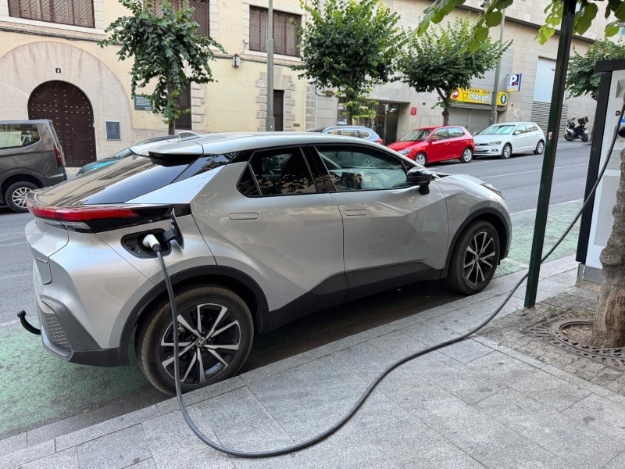 Uno de los 13 puntos de recarga existente en Alcoy. - 