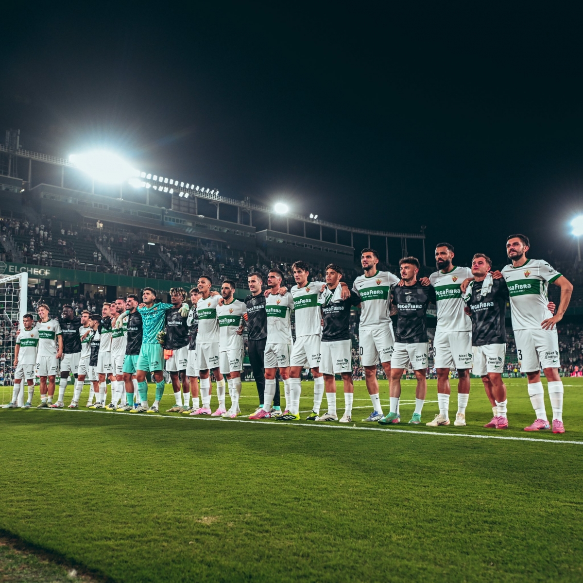 Los jugadores del Elche CF celebran la victoria sobre el Levante UD - Foto: PLAZA