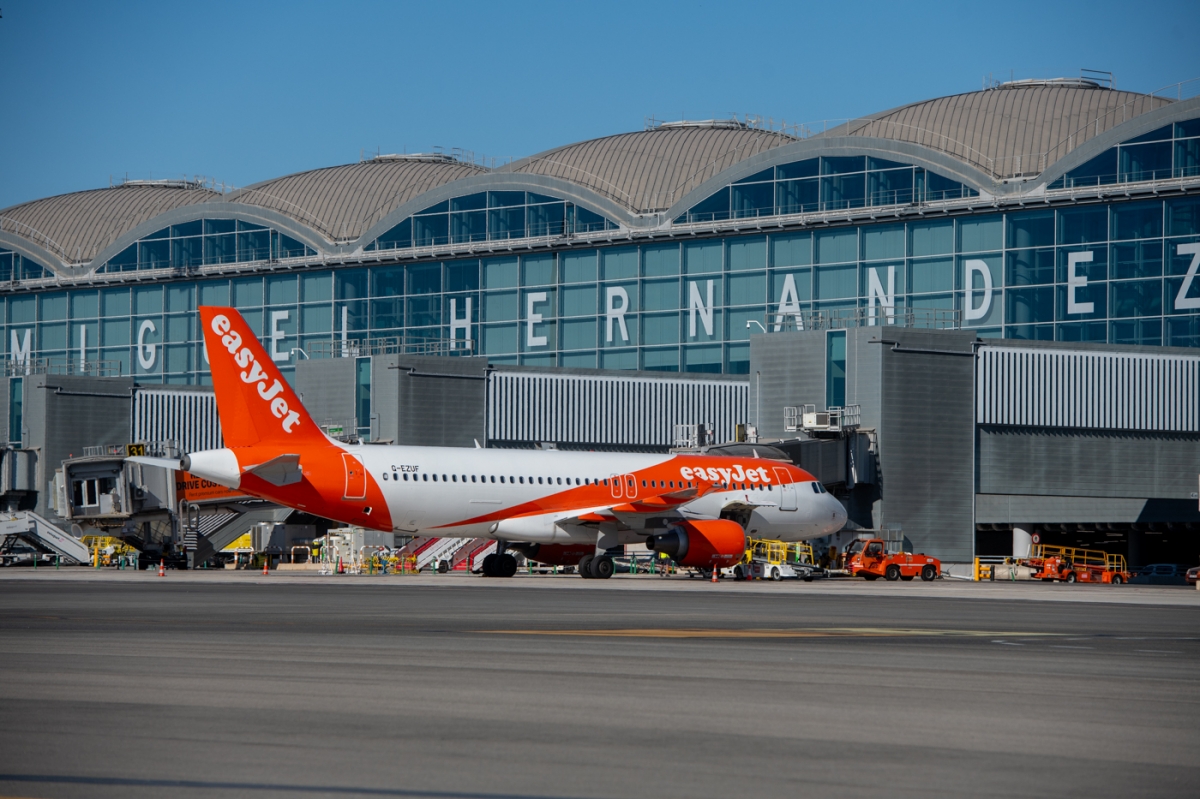 El aeropuerto de Alicante-Elche crecerá entre un 8 y un 10% en invierno con planes de impulso de Ryanair