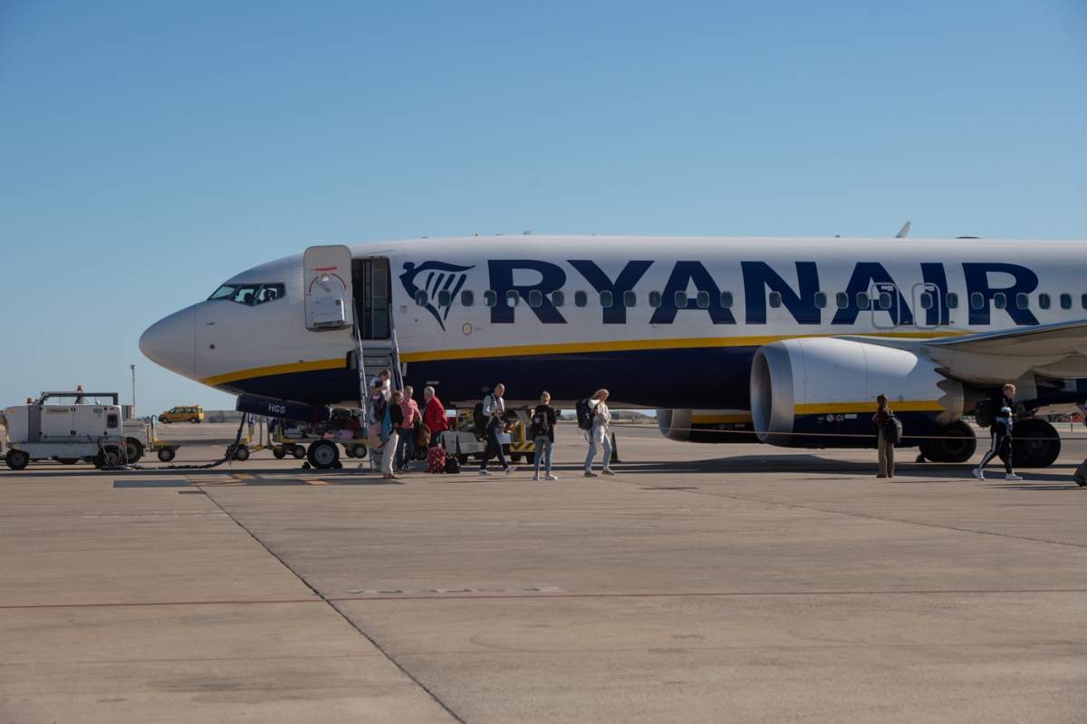Ryanair mantiene sus vuelos desde el aeropuerto de Corvera pese al conflicto abierto con Aena