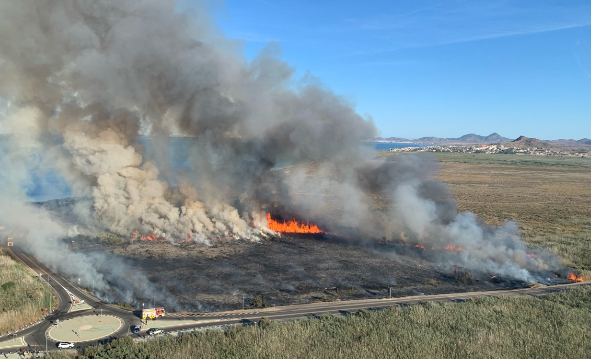 Movilizado el Plan Infomur por un incendio en Torre del Rame y cerca de la Rambla del Albujón en Cartagena