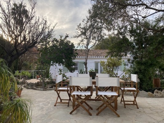 La casa que una pareja de Murcia ha convertido en una experiencia mediterránea: sencillez e identidad para un oasis en Denia 