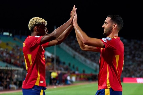 España inicia el camino hacia el Mundial con victoria