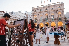 De manualidades a juegos de madera: Castelló abre un rincón medieval infantil en la plaza Mayor