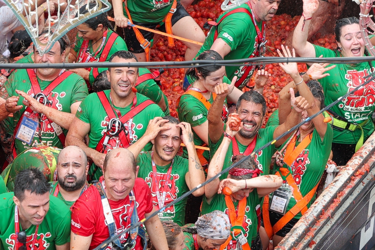 Carlos Mazón durante la Tomatina de Buñol de 2024. - Foto: GVA Carlos Mazón durante la Tomatina de Buñol de 2024.