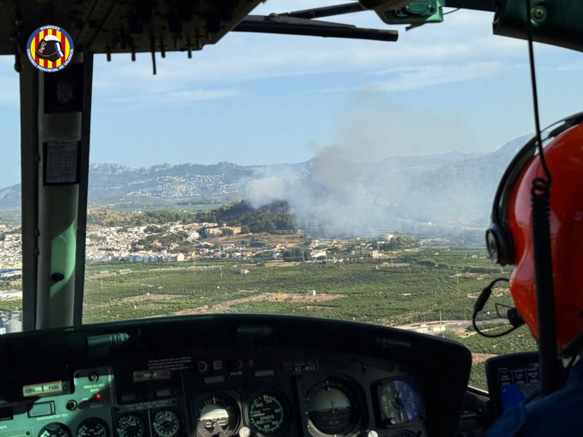 Estabilizado el incendio de vegetación declarado en Oliva