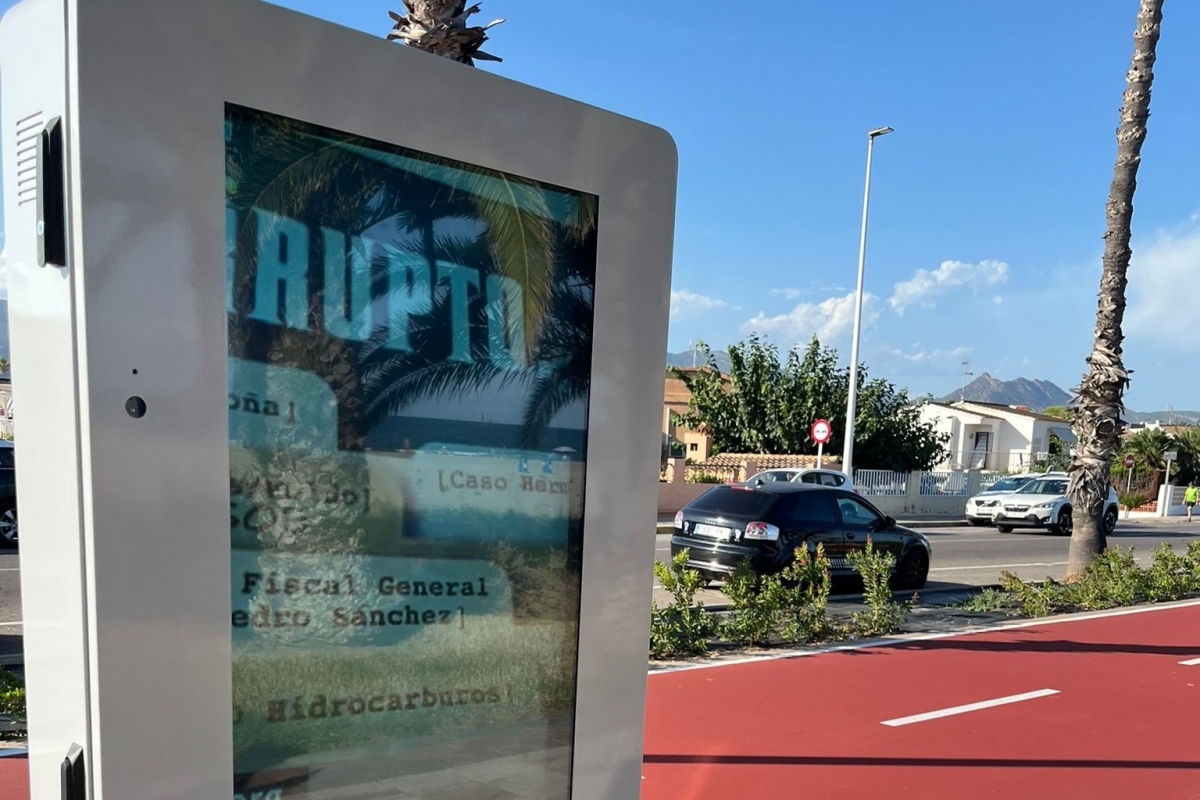 Imagen de uno de los paneles informativos instalados en el paseo marítimo de Castelló - 