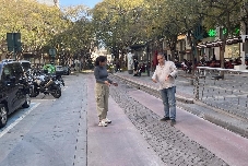 Compromís critica que el carril del Tram en el centro de Castelló "siga en mal estado y sin reparar" 