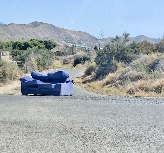 'Cazado' y multado por verter enseres en un camino rural de El Campello