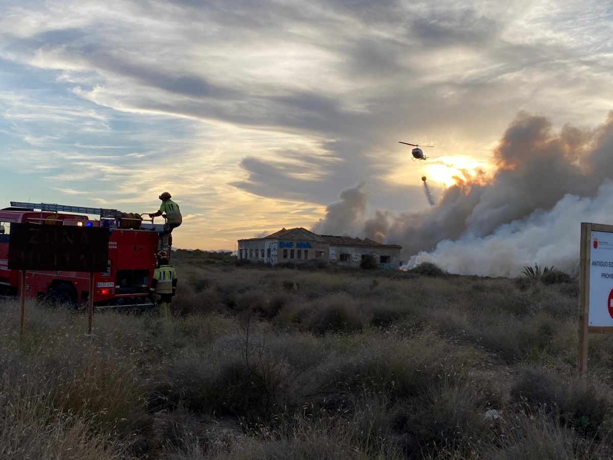 Extinguido el incendio forestal declarado en un espacio protegido de Cartagena tras arrasar 7 hectáreas