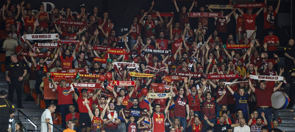 Aficionados del UCAM CB en el Palacio. - Foto: JAVIER BERNAL IMQUALITY